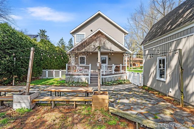 122 E Central Avenue, Zeeland, MI 49464