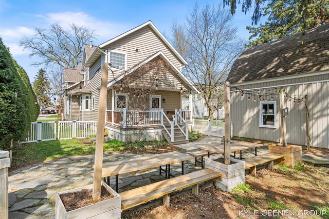 122 E Central Avenue, Zeeland, MI 49464