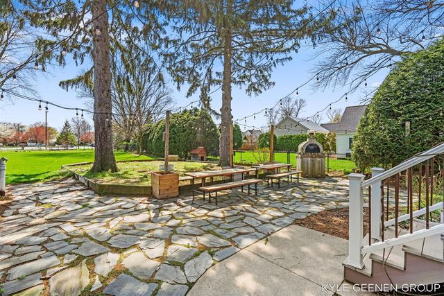122 E Central Avenue, Zeeland, MI 49464