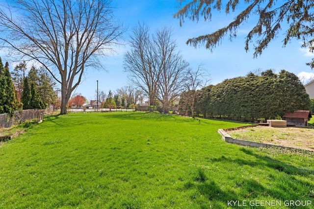 122 E Central Avenue, Zeeland, MI 49464