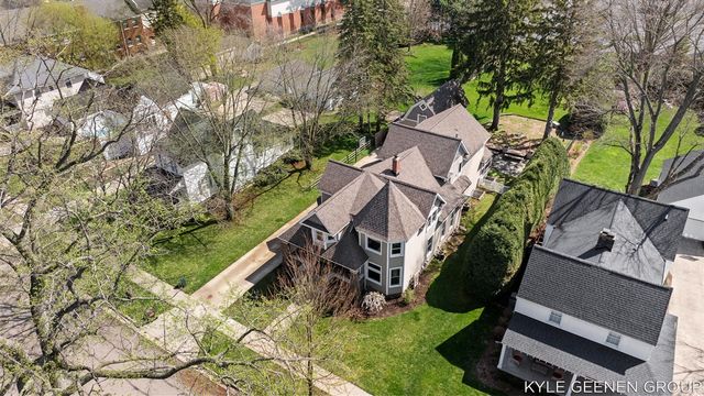 122 E Central Avenue, Zeeland, MI 49464