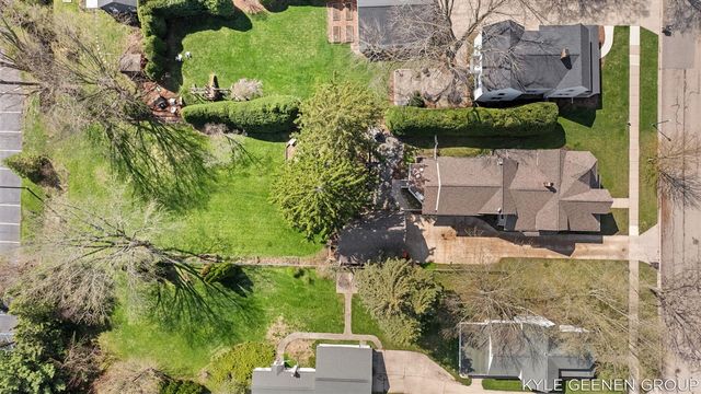 122 E Central Avenue, Zeeland, MI 49464