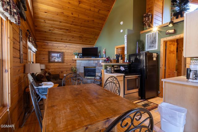 336 Big Bear Way, Pigeon Forge, TN 37863
