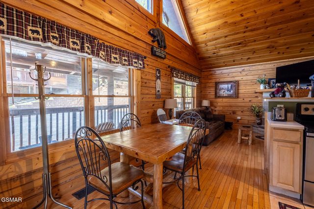 336 Big Bear Way, Pigeon Forge, TN 37863