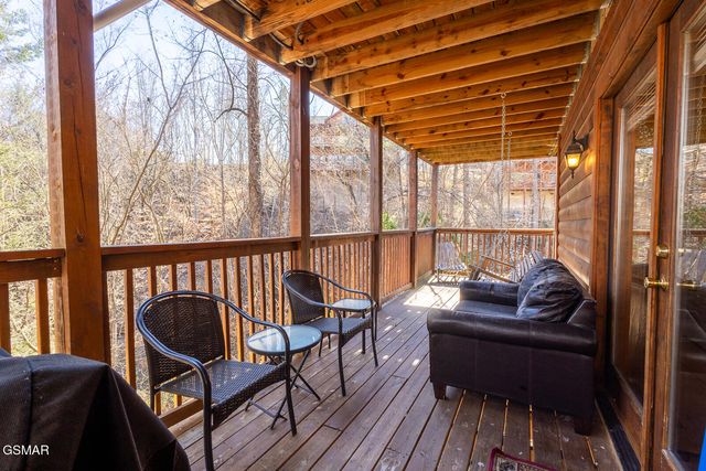 336 Big Bear Way, Pigeon Forge, TN 37863