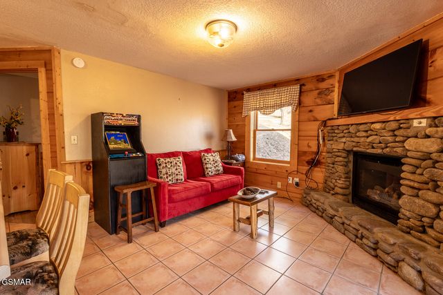 336 Big Bear Way, Pigeon Forge, TN 37863