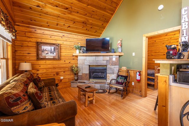 336 Big Bear Way, Pigeon Forge, TN 37863