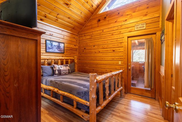 336 Big Bear Way, Pigeon Forge, TN 37863