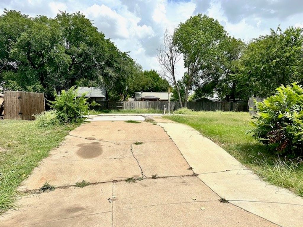 6016 Croftway Court, Fort Worth, TX 76131