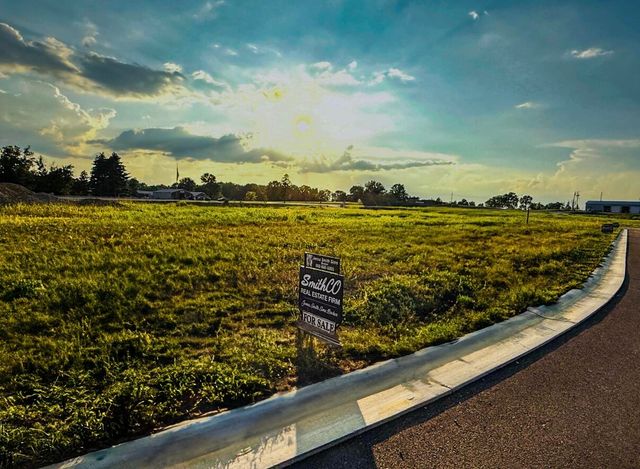 104 Carlton Crossing, Lawrenceburg, KY 40342