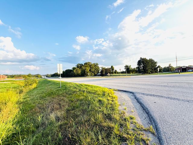 104 Carlton Crossing, Lawrenceburg, KY 40342