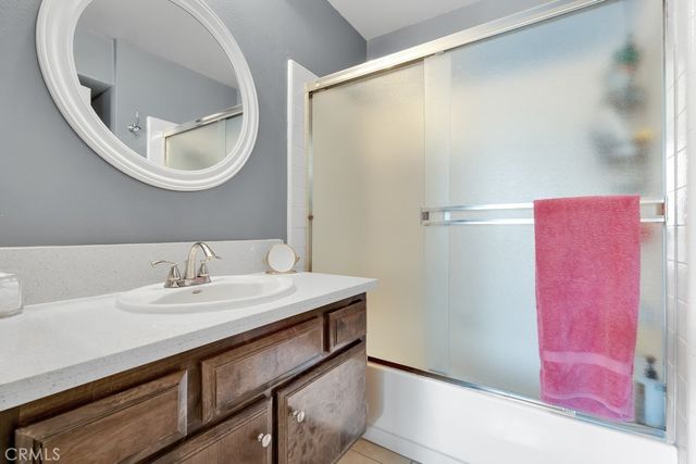 6323 Reseda Blvd 13, Tarzana, CA 91335