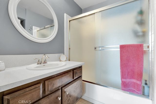 6323 Reseda Blvd 13, Tarzana, CA 91335