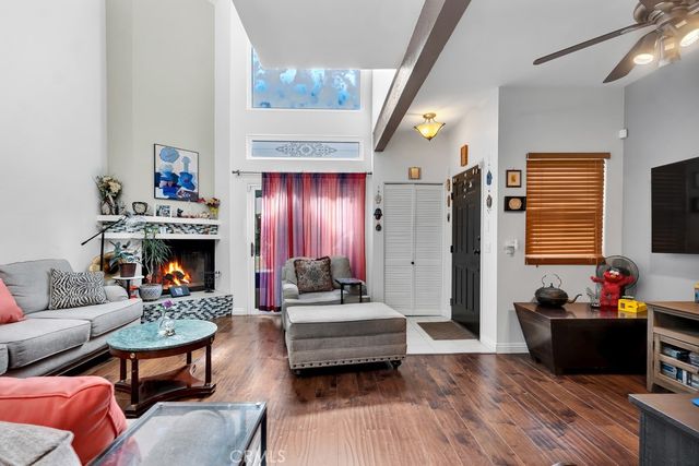 6323 Reseda Blvd 13, Tarzana, CA 91335