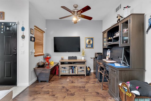 6323 Reseda Blvd 13, Tarzana, CA 91335