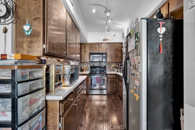 6323 Reseda Blvd 13, Tarzana, CA 91335