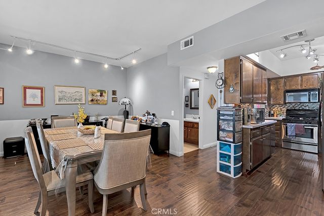 6323 Reseda Blvd 13, Tarzana, CA 91335