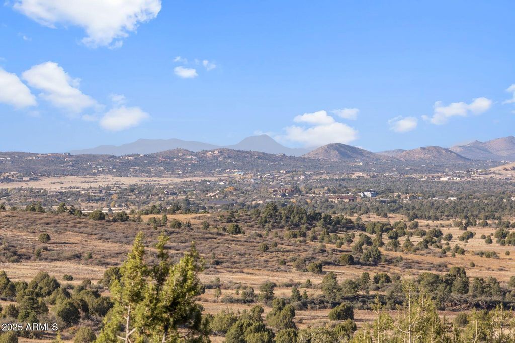Image 3 of property listing at 2 Love Lane -, Prescott, AZ 86305