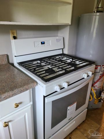 104 Ellinor Ct, Pensacola, FL 32507