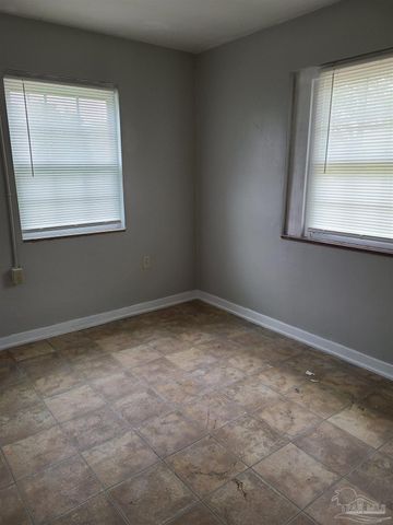 104 Ellinor Ct, Pensacola, FL 32507