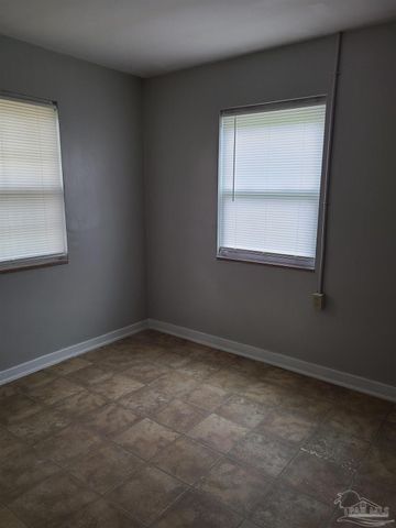 104 Ellinor Ct, Pensacola, FL 32507