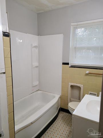 104 Ellinor Ct, Pensacola, FL 32507
