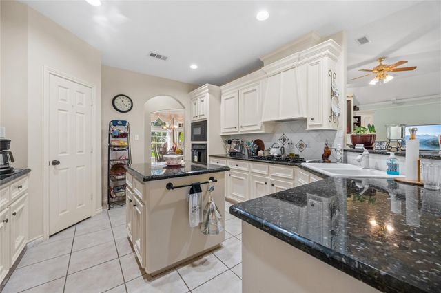 319 Palais Verde Road, Montgomery, TX 77356