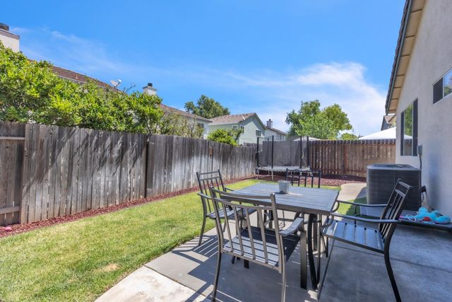 6529 Trailride Way, Citrus Heights, CA 95621