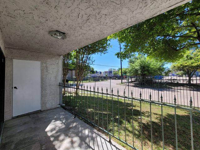 2814 S Bartell Drive 10, Houston, TX 77054