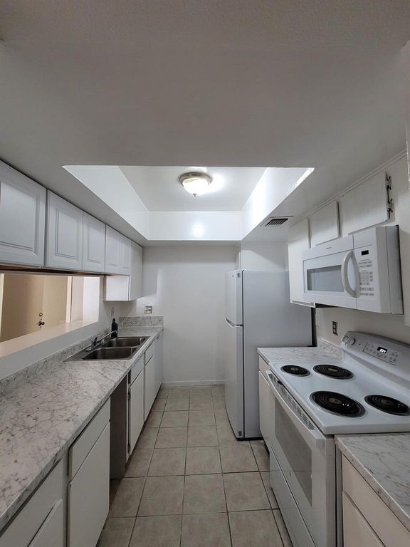 2814 S Bartell Drive 10, Houston, TX 77054