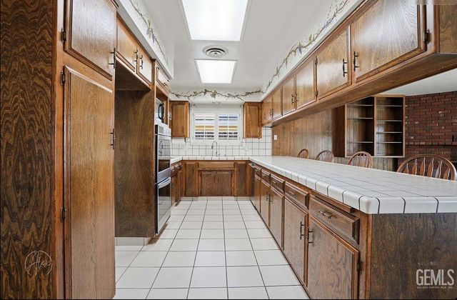 8031 Debbs Avenue, Bakersfield, CA 93308