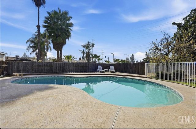 8031 Debbs Avenue, Bakersfield, CA 93308