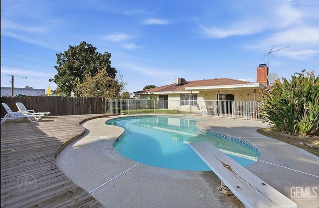 8031 Debbs Avenue, Bakersfield, CA 93308