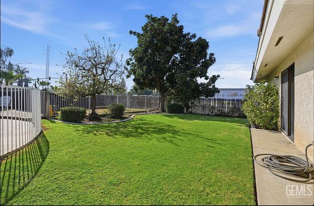 8031 Debbs Avenue, Bakersfield, CA 93308