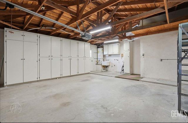 8031 Debbs Avenue, Bakersfield, CA 93308