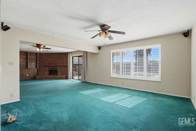 8031 Debbs Avenue, Bakersfield, CA 93308