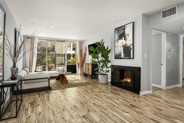 1351 N Crescent Heights 114, West Hollywood, CA 90046