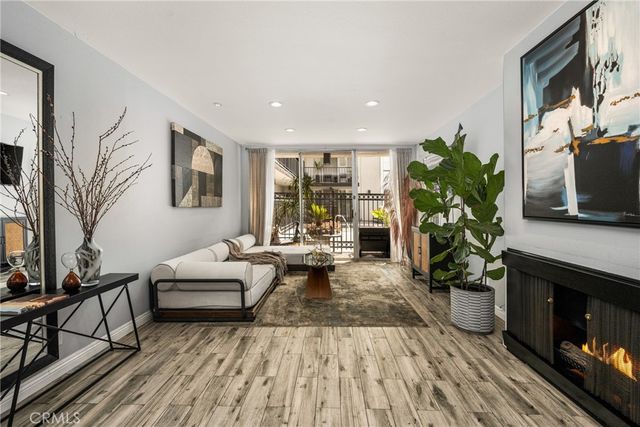 1351 N Crescent Heights 114, West Hollywood, CA 90046