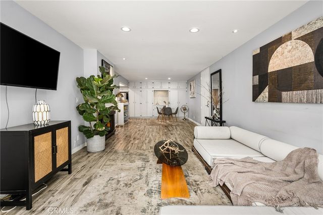 1351 N Crescent Heights 114, West Hollywood, CA 90046