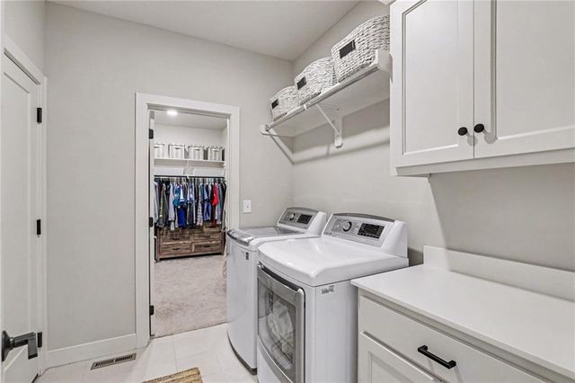 24956 W 94th Place, Lenexa, KS 66227