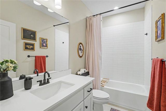 24956 W 94th Place, Lenexa, KS 66227