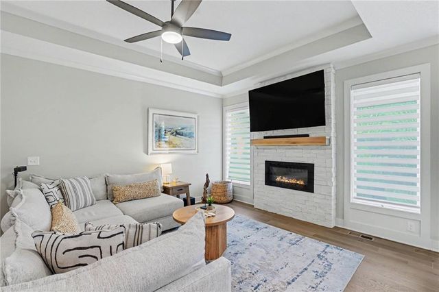 24956 W 94th Place, Lenexa, KS 66227