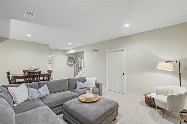 24956 W 94th Place, Lenexa, KS 66227