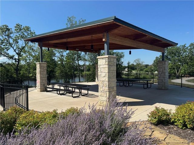 24956 W 94th Place, Lenexa, KS 66227