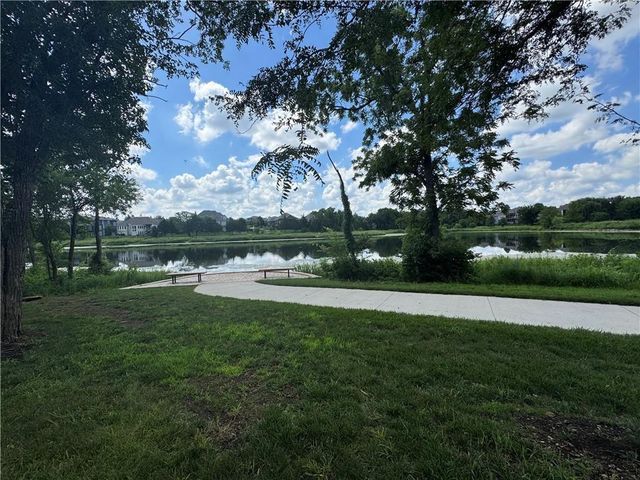 24956 W 94th Place, Lenexa, KS 66227