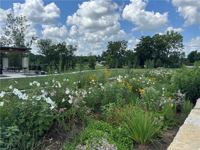 24956 W 94th Place, Lenexa, KS 66227