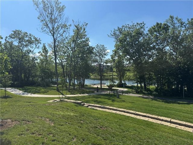 24956 W 94th Place, Lenexa, KS 66227