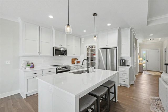 24956 W 94th Place, Lenexa, KS 66227