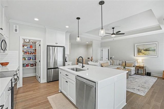 24956 W 94th Place, Lenexa, KS 66227