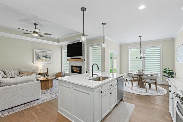24956 W 94th Place, Lenexa, KS 66227